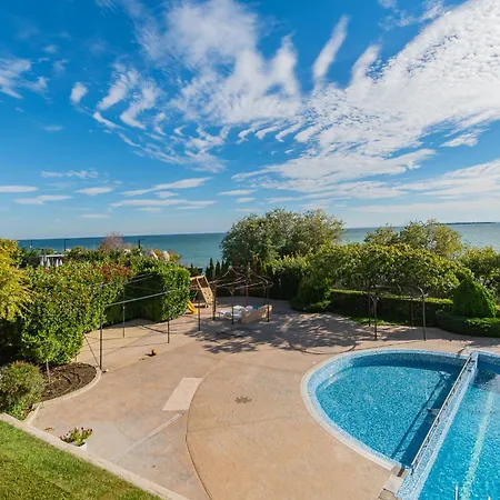 Royal Bay -